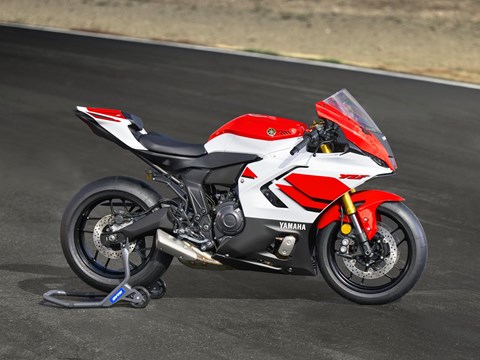 Die brandneue Yamaha R7 - 100% Supersport