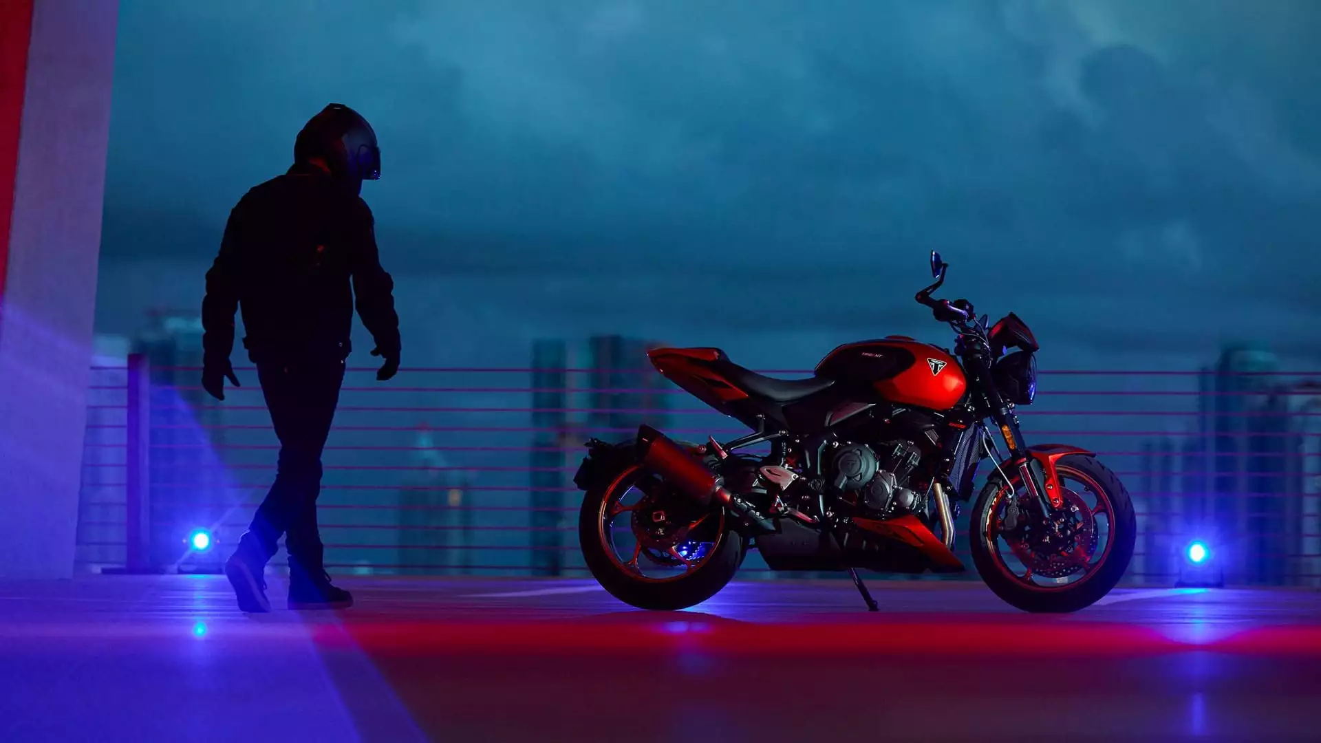 Quicklebendiger Roadster-Fahrspaß in der Mittelklasse: TRIUMPH präsentiert die neue Trident 800