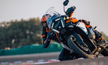 2026 KTM 1390 Super Adventure S EVO