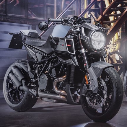 2023 BRABUS 1300 R Edition Die BRABUS 1300 R Edition 23 ist luxuriöses Design, BRABUS typische Liebe zum Detail und ultra limitierte Exklusivität. Ein unverkennbares Statement für Stil und Individualität, das pure Energie mit absoluter Naked Bike Präzision vereint.