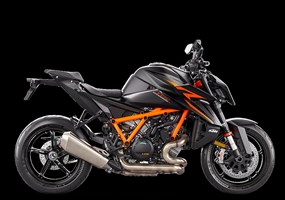 Gebaut für den sieg. PReislich unschlagbar. Get READY TO RACE mit den exklusiven Q3-Angeboten von KTM! Profitiere von rennstreckentauglichen Deals auf ausgewählte Motocross-, Enduro-, Travel-, Sports Tourer- und Naked-Modelle. Es gab noch nie einen besseren Zeitpunkt, um deinen nächsten Schritt zu machen.
