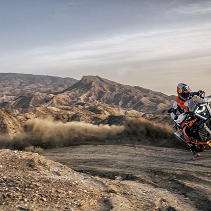 2026 KTM 1390 Super Adventure R Öffne eine Landkarten-App, suche den am weitesten entfernten Ort, und tippe auf die Navigationsfunktion. Die KTM 1390 SUPER AD ... Weiter >>
