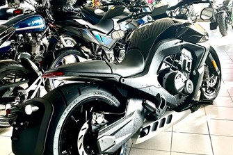 Vorbei kommen und probesitzen - Benda 700 Pro mit 300er Hinterreifen 