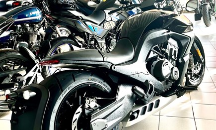 Vorbei kommen und probesitzen - Benda 700 Pro mit 300er Hinterreifen 