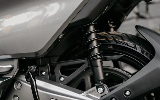 Zero LS1 - 100 km/h, 5.185 €, 100% elektrisch! - Bild 3