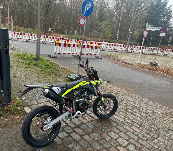 Sorry-geänderte Anfahrt wegen Baustelle vom 11.11.25-28.11.25 zu ATT-Tiedemann-Motorräder! 
Da der Bezirk bei uns den Staßenbelag auf der Königstrasse neu macht sind wir in dieser Zeit mit dem Auto oder Motorrad über die Chausseestr. zu ...