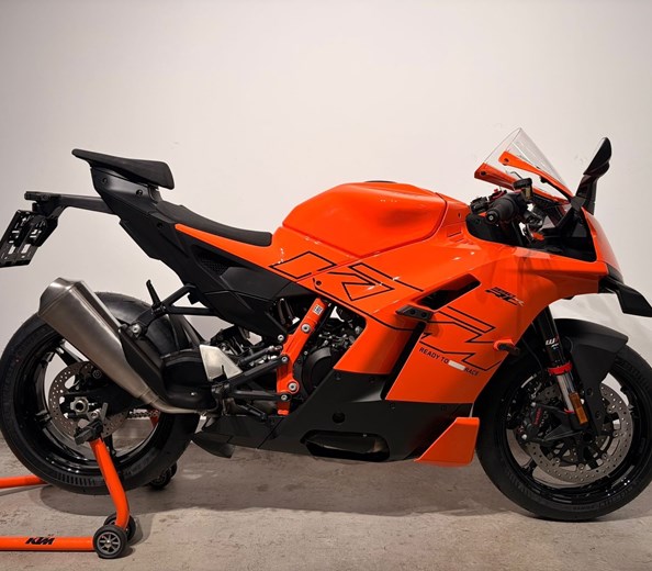 KTM 990 RC R eingetroffen! 
Sie ist da: Die neue KTM 990 RC R!

Lange erwartet, jetzt endlich eingetroffen – die neue KTM 990 RC R steht bereit für alle, die echtes Racing ...