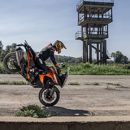 2024 KTM 1290 Super Adventure S THE WORLD JUST GOT SMALLER\nSchnell und mühelos viele Kilometer abzuspulen, liegt in der Natur der KTM 1290 SUPER ADVENTURE S. ... Weiter >>