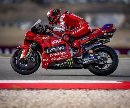 MotoGP Runde 21 in Portimao: Bulega holt ersten WM-Punkt in der MotoGP