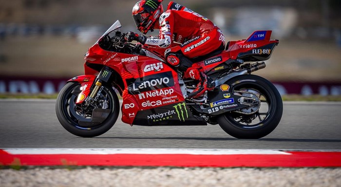 MotoGP Runde 21 in Portimao: Bulega holt ersten WM-Punkt in der MotoGP