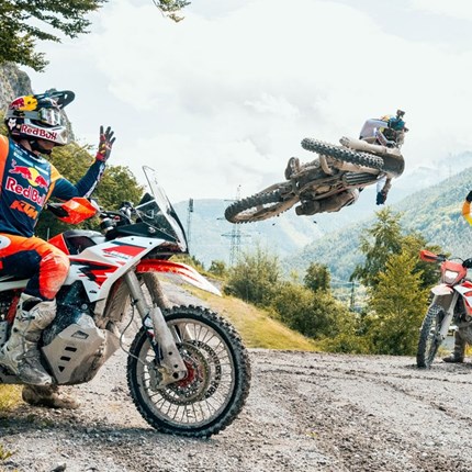 KTM TRACK BATTLE: Mani vs Chucky vs Carson – Who’s Fastest? Three KTM powerhouses. Four motorcycles. One mission: be the fastest. Mani Lettenbichler, Daniel “Chucky” Sanders, and Carson  ... Next >>