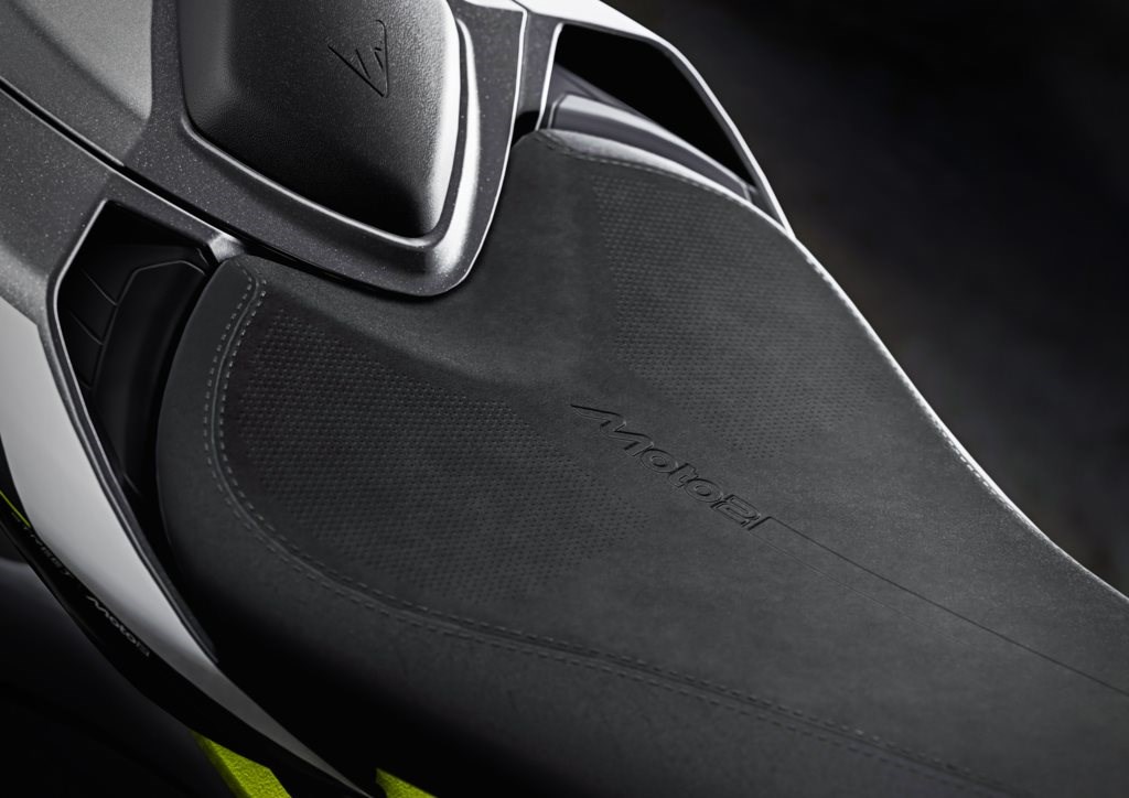 Brandneu: Triumph Street Triple Moto2 und RX