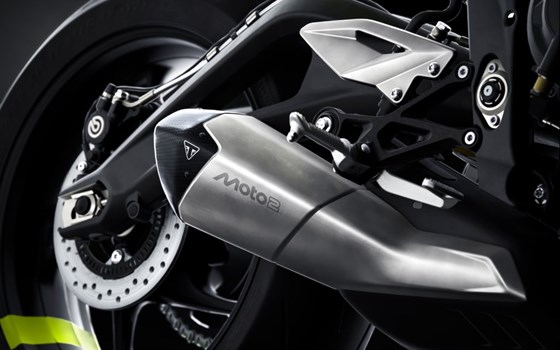 Brandneu: Triumph Street Triple Moto2 und RX - Bild 13