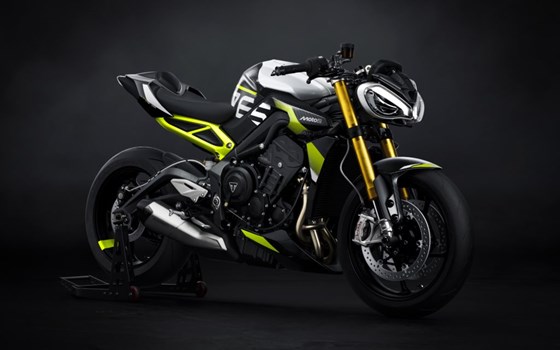 Brandneu: Triumph Street Triple Moto2 und RX - Bild 1