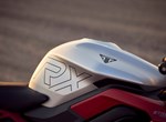 Brandneu: Triumph Street Triple Moto2 und RX