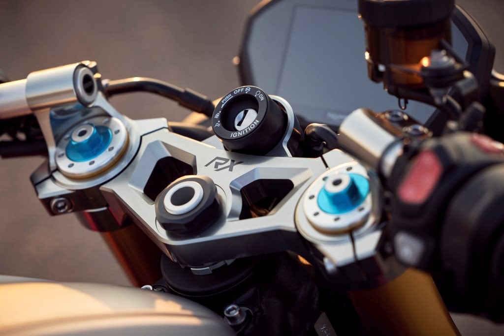 Brandneu: Triumph Street Triple Moto2 und RX