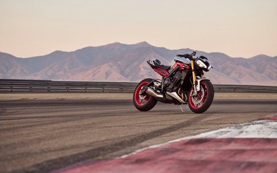 Brandneu: Triumph Street Triple Moto2 und RX - Bild 29