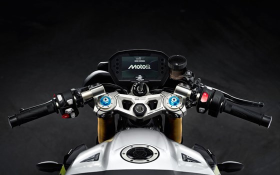 Brandneu: Triumph Street Triple Moto2 und RX - Bild 9