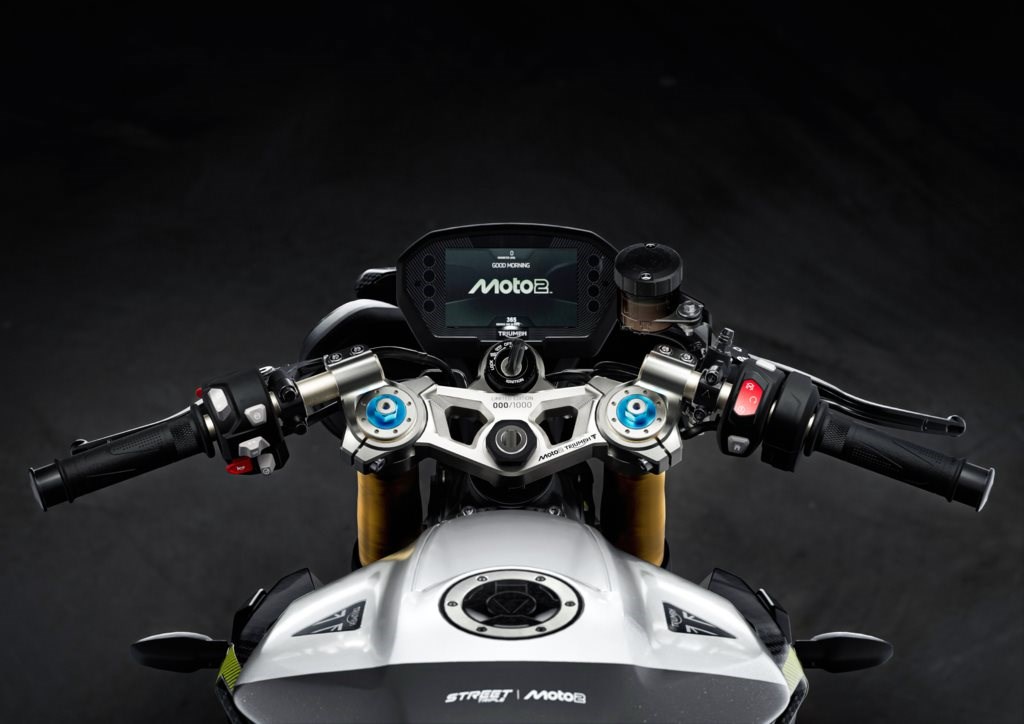 Brandneu: Triumph Street Triple Moto2 und RX