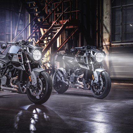 2023 BRABUS 1300 R Edition Die BRABUS 1300 R Edition 23 ist luxuriöses Design, BRABUS typische Liebe zum Detail und ultra limitierte Exklusivität. Ein unverkennbares Statement für Stil und Individualität, das pure Energie mit absoluter Naked Bike Präzision vereint.