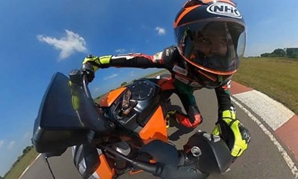 VON DER IDEE ZUR MISSION: DIE ORANGE BLOOD ERFOLGSGESCHICHTE 