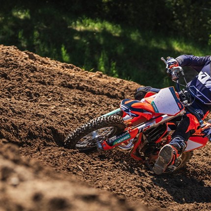 2026 KTM 50 SX FACTORY EDITION FULL FACTORY FLAVOR
Rennsport schafft Emotionen und Fans, und diese Leidenschaft für Wettbewerb und Spitzenleistungen kann in  ... Weiter >>