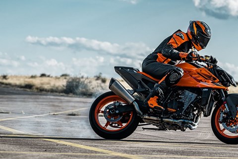 KTM GROUP-News: 2024 KTM 990 DUKE