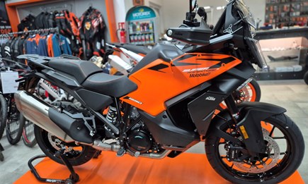 Die neue KTM 1390 SUPER ADVENTURE S – Jetzt bei MOTOBIKE!