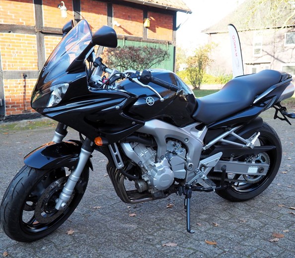 Yamaha FZ6 Fazer *25 mm Tieferlegung* 
Mehr Infos unter 04272/ 9595411