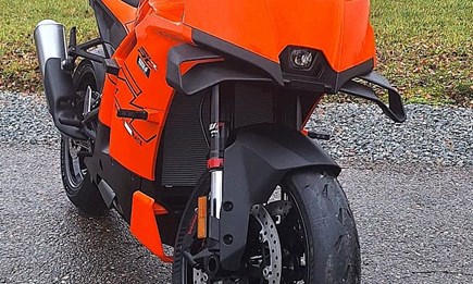 Die neue RC 990 ist bei uns eingetroffen und kann besichtigt werden