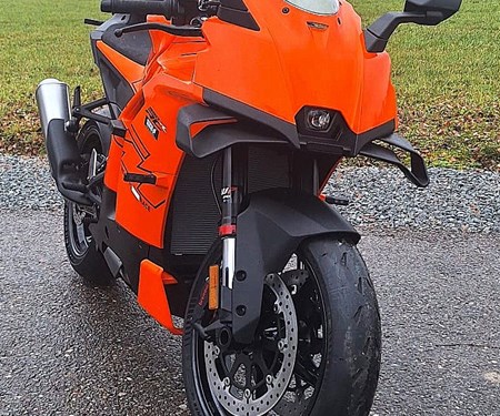 Die neue RC 990 ist bei uns eingetroffen und kann besichtigt werden