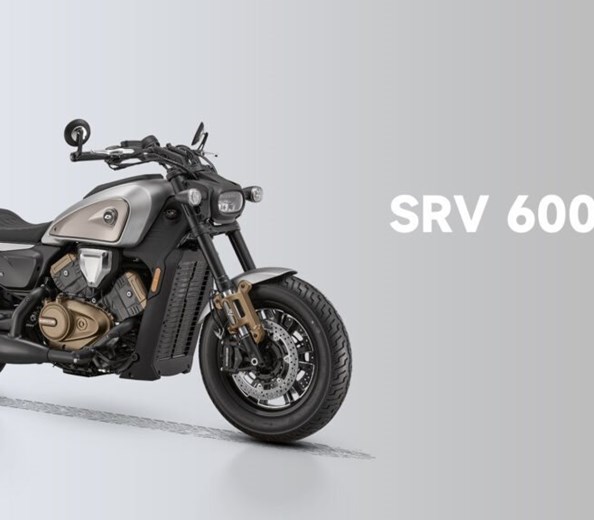 SRV600V - 2026 
Die QJMotor SRV 600V ist ein Cruiser mit sportlicher Note, der sich durch seinen seltenen V4-Motor von der Masse abhebt. Sie bietet eine gelunge ...