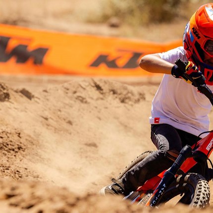 KTM SX-E 1.16 Das KTM SX-E 1.16 ist die perfekte Wahl für Kleinkinder, die etwas Erfahrung mit Laufrädern haben und etwas größer gewachsen s ... Weiter >>