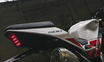 Fantic Stealth 500: die leichteste italienische Naked ihrer Klasse. Dare to play?