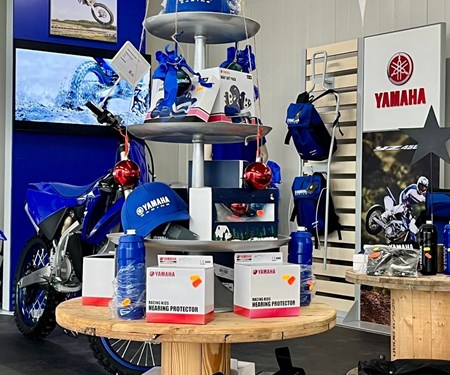 CHRISTMAS SHOPPING minus 20% AUF ALLES 