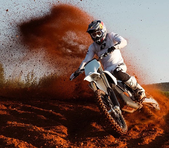 MX 1.2 
Indem wir Elemente wie Schaltung und Kupplung entfernen, machen wir die VARG einfacher zu fahren, was dir mehr Kontrolle gibt, zu weniger Fehler ...