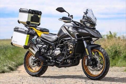 Löhr's Motorradladen-News: MOTORRADMAGAZIN QJ Motor SRT 900 überzeugt