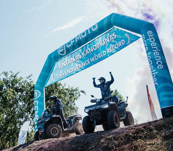 ATV auf Dauerbetrieb CF Moto 850 
https://www.cfmoto.com/global/media-center/news/news/new-world-record--a--kanopkinas-kept-high-pace-for-24-hours.html
