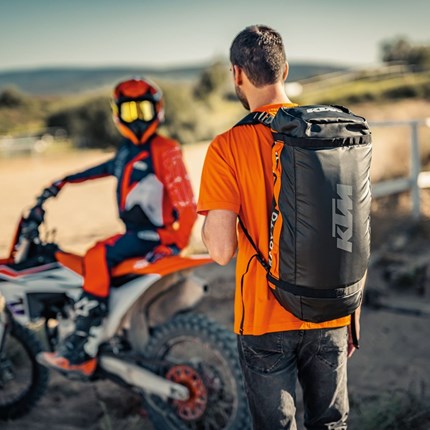 Worn with intent KTM PowerWear
Worn with intent
ktm powerwear
MIT DERSELBEN SIEGERMENTALITÄT ENTWICKELT WIE DIE BIKES DER MARKE, ERLAUBT DIR DI ... Weiter >>