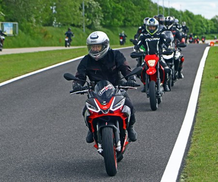 Weniger tödliche Motorradunfälle 2025 – trotz erhöhter Fahrleistung* und steigender Zulassungszahlen