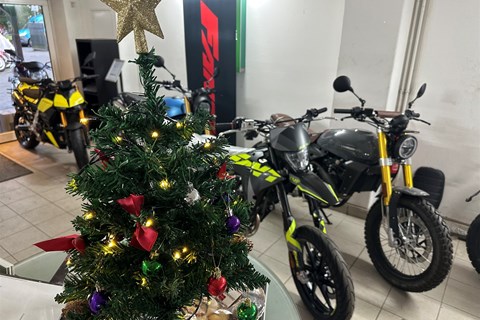 A.T.T.-Tiedemann-Motorräder e.Kfm-News: Euch allen Frohe Weihnachten & ATT-Berlin Fantic & Rieju News & Öffnungszeiten in der Weihnachtszeit!