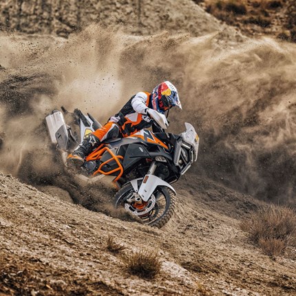 KTM FINANCE Mit KTM FINANCE steht deinem Traum von einer KTM nichts mehr im Weg! Dank unserer flexiblen Finanzierungsangebote kannst du schon bald mit deinem READY TO RACE Bike durchstarten.