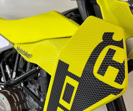 701 SUPERMOTO – Pure Power, individueller Look