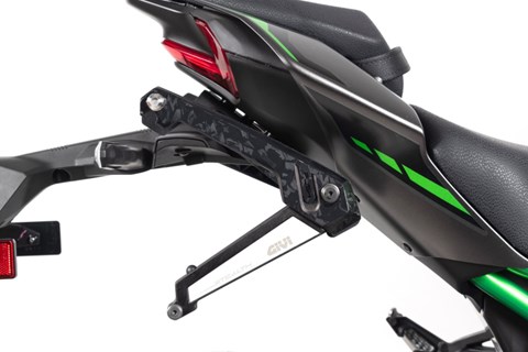 hmf Motorräder GmbH-News: Unsichtbar? Fast: Das neue GIVI Stealth Koffersystem