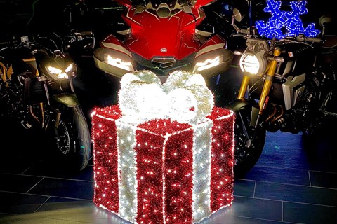 BikerWorld Rosenow-News: Öffnungszeiten / Frohes Fest und guten Rutsch!