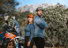 DAS BIKE IST VON UNS ABHÄNGIG – UND WIR VOM BIKE – Samu und Mafe: Zwei Menschen, die ihr Leben auf einem Adventure-Bike leben
