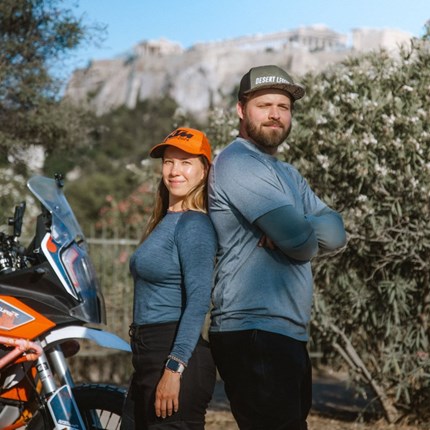 DAS BIKE IST VON UNS ABHÄNGIG – UND WIR VOM BIKE – Samu und Mafe: Zwei Menschen, die ihr Leben auf einem Adventure-Bike leben