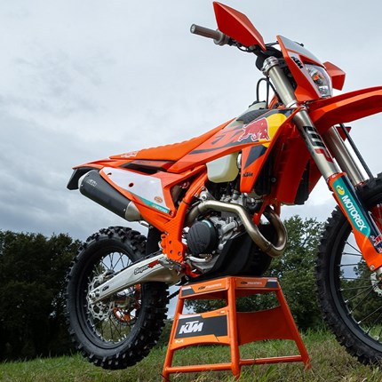 2025 KTM 450 EXC-F CHAMPION EDITION Viel Power, eine unerreichte Wendigkeit und jede Menge Drehmoment sorgen dafür, dass diese Meisterschaftssiege einfahrende End ... Weiter >>