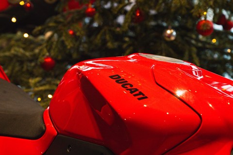 Autohaus Ostermaier GmbH-News: Frohe Weihnachten wünscht Ducati Straubing! 