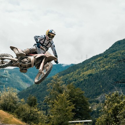 Carson Brown’s Lap Attack on the KTM 2-Stroke Machine – Pure Motocross Mayhem Some bikes are built to win. Others are built to make you remember why you ride. During the KTM Track Battle, four pros lined  ... Next >>